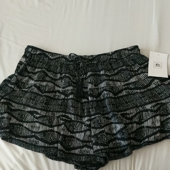 Rip Curl Shorts - Picture 1 of 2